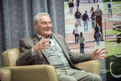 Tomi Reichental addresses the students.